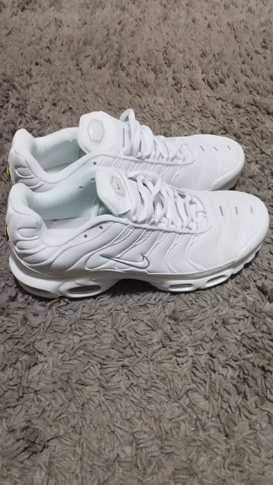 3 pares de Ténis Nike Novos