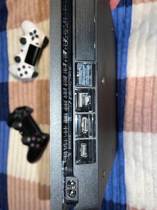 Продам Play Station 4 slim СРОЧНО