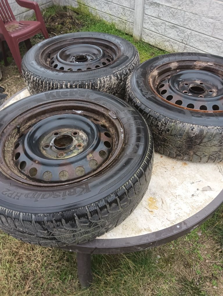 Sprzedam 3 koła od Hondy Civic + 4 kołpaki
