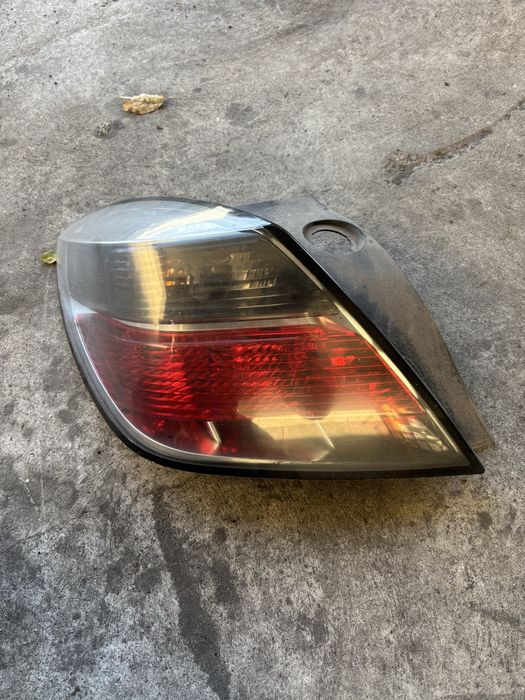 Lampa lewa tył tylna opel astra h iii gtc 3 drzwi