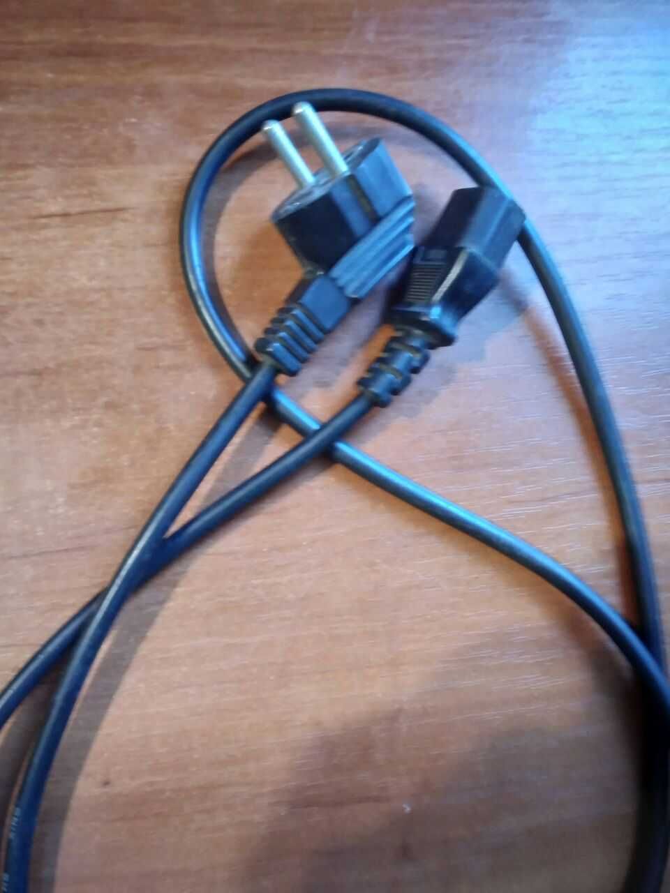 Кабель питания, патч-корд, VGA, s-video, USB для принт, AUX 3,5m, IDE.