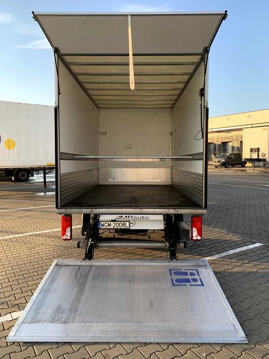 Wypożyczalnia samochodów dostawczych kontener winda automat Łódź