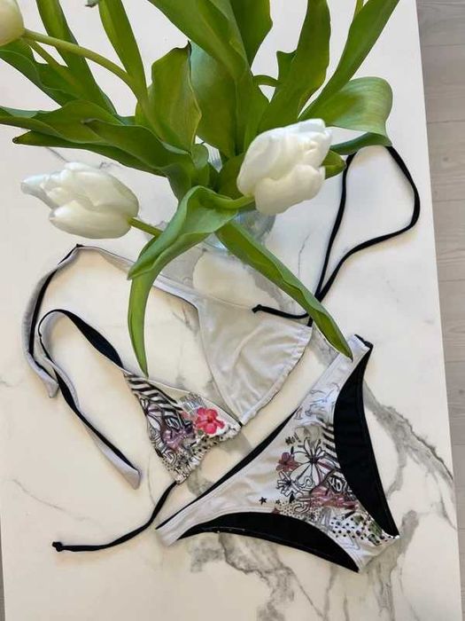 Dwuczęściowy strój kąpielowy, bikini