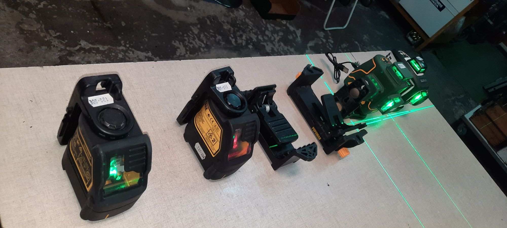 Laser Dewalt  linhas cruzadas e de 12 linhas