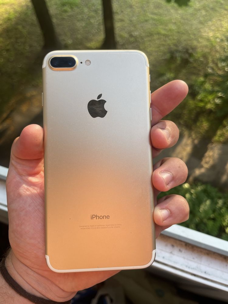 Продам Iphone 7 plus