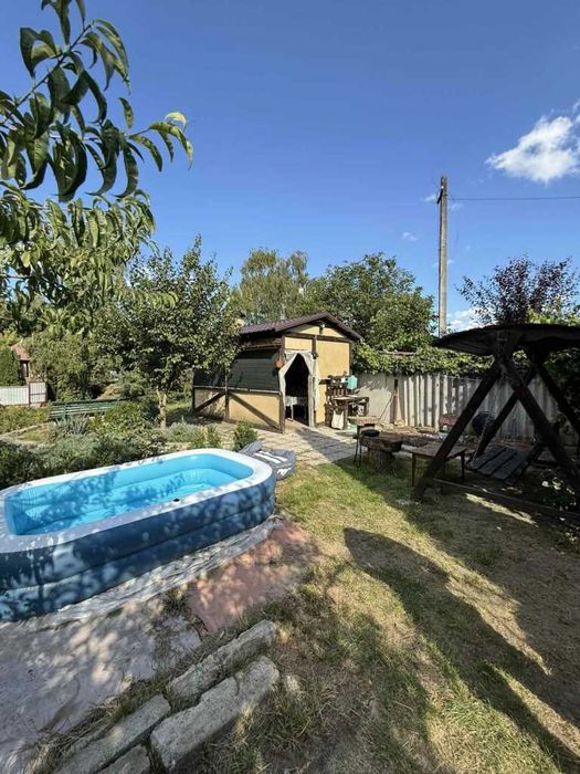 Продається двоповерхова дача, с. Терешки,  з власним озером у дворі