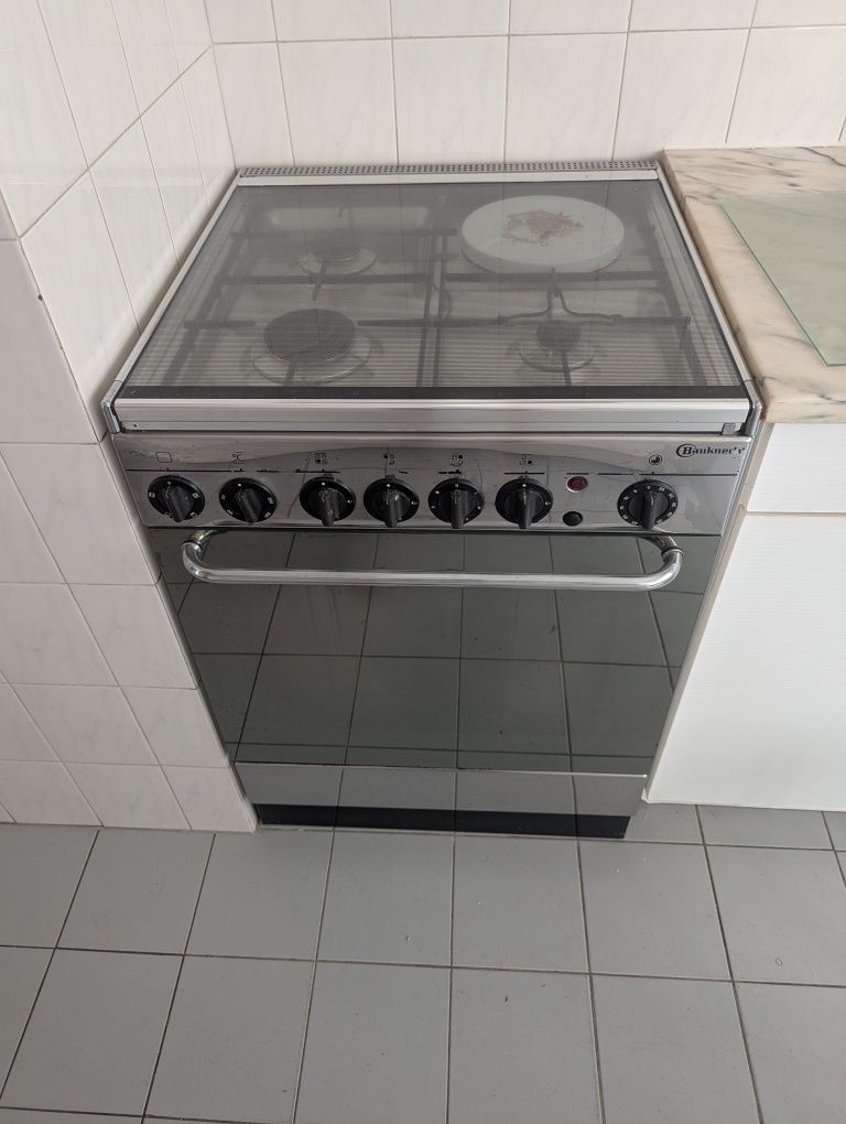 Fogão com forno integrado Bauknecht