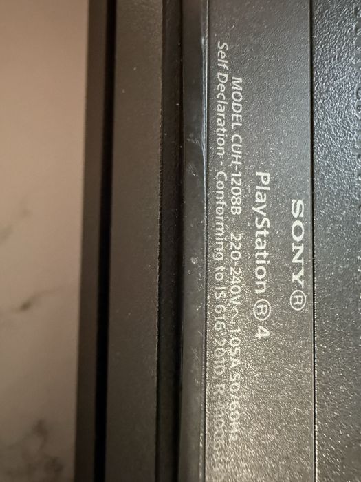 Sony Play Station 4 у гарному стані