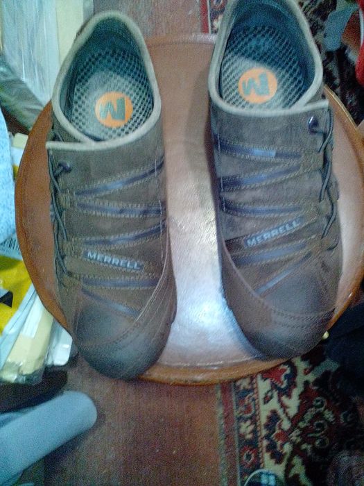 Продам жіноче взуття, три пари.Дивіться будь ласка