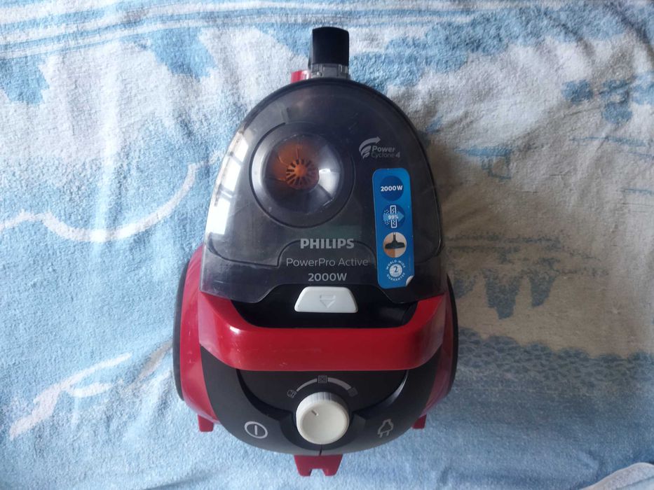 Пылесос Philips с контейнером 2000W.