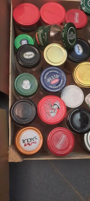 Банки 200 г з кришками і 3-х літрові