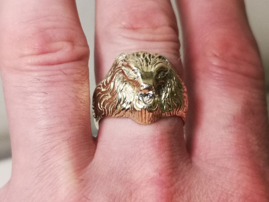 piękny złoty sygnet LEW z diamentem/brylantem, LION, 585 R21/22