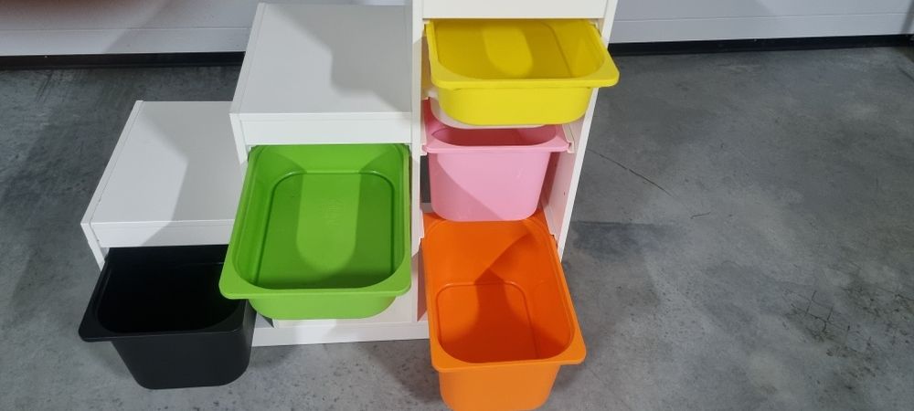 Regał z pojemnikami IKEA