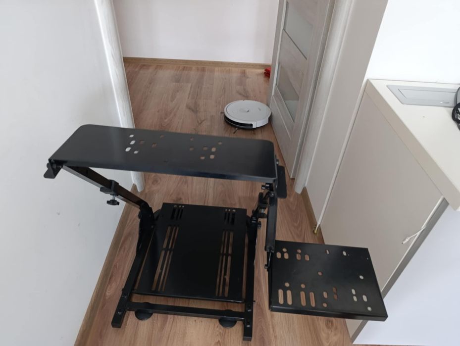 Stojak do kierownicy wyścigowej