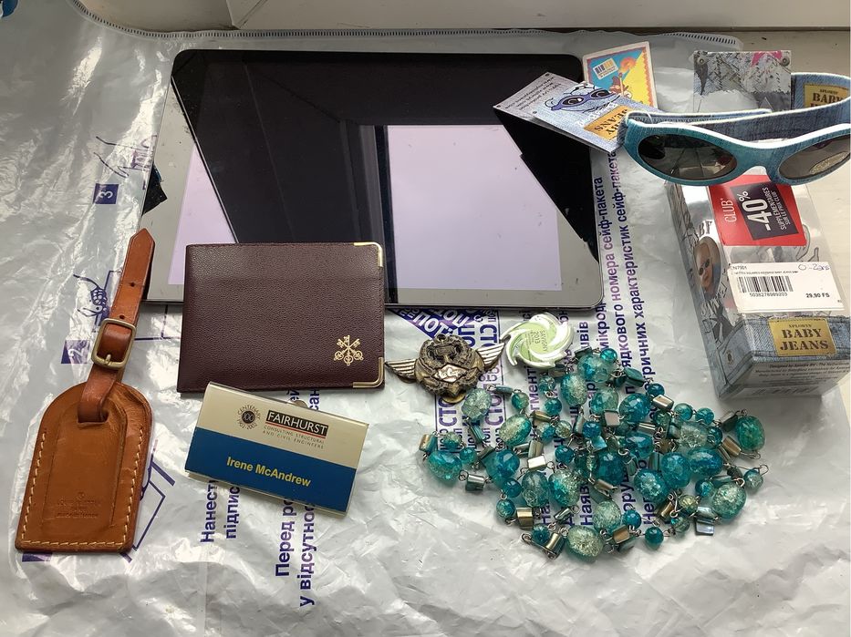 Планшет  і+ речі.