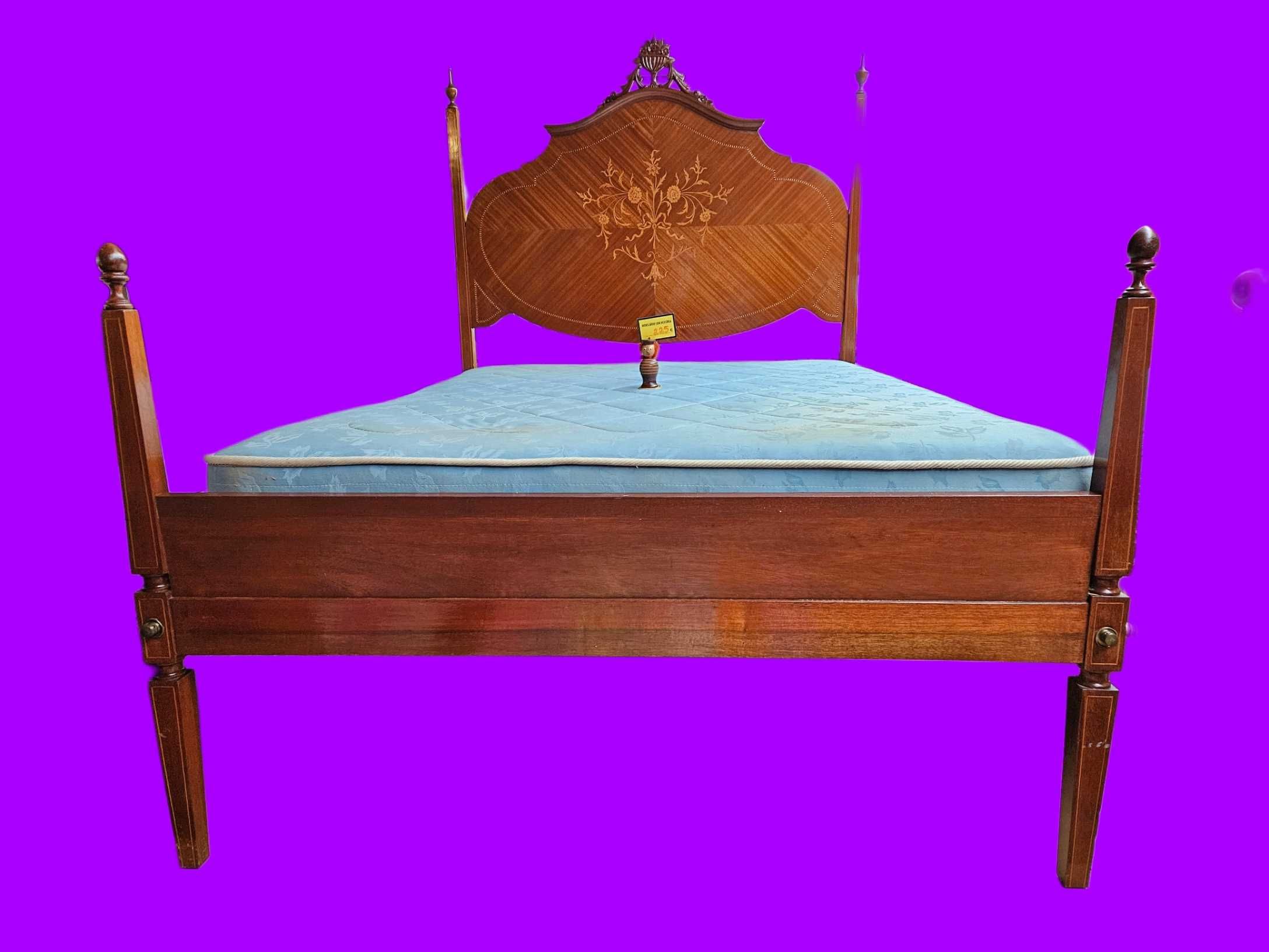Cama antiga estilo D. Maria com estrado e colchão - Muito bo