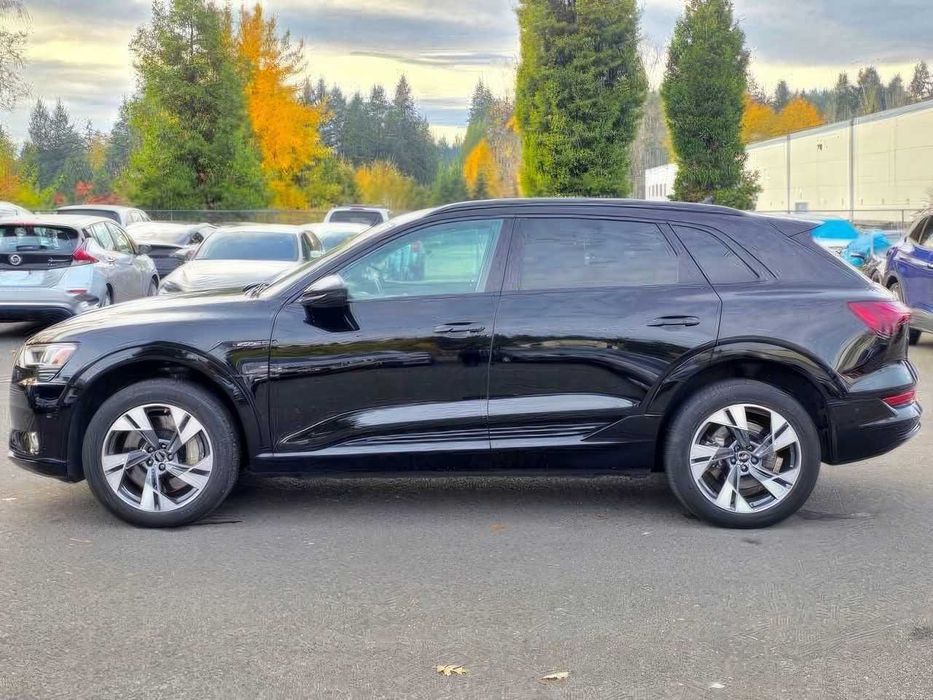 Audi e-tron      2022