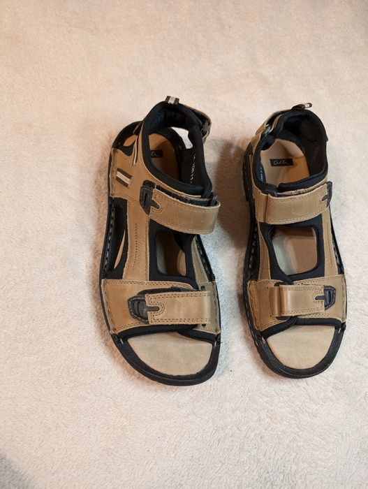 Сандалі ara original шкіряні
44 розмір 28, 5-29 см
новій