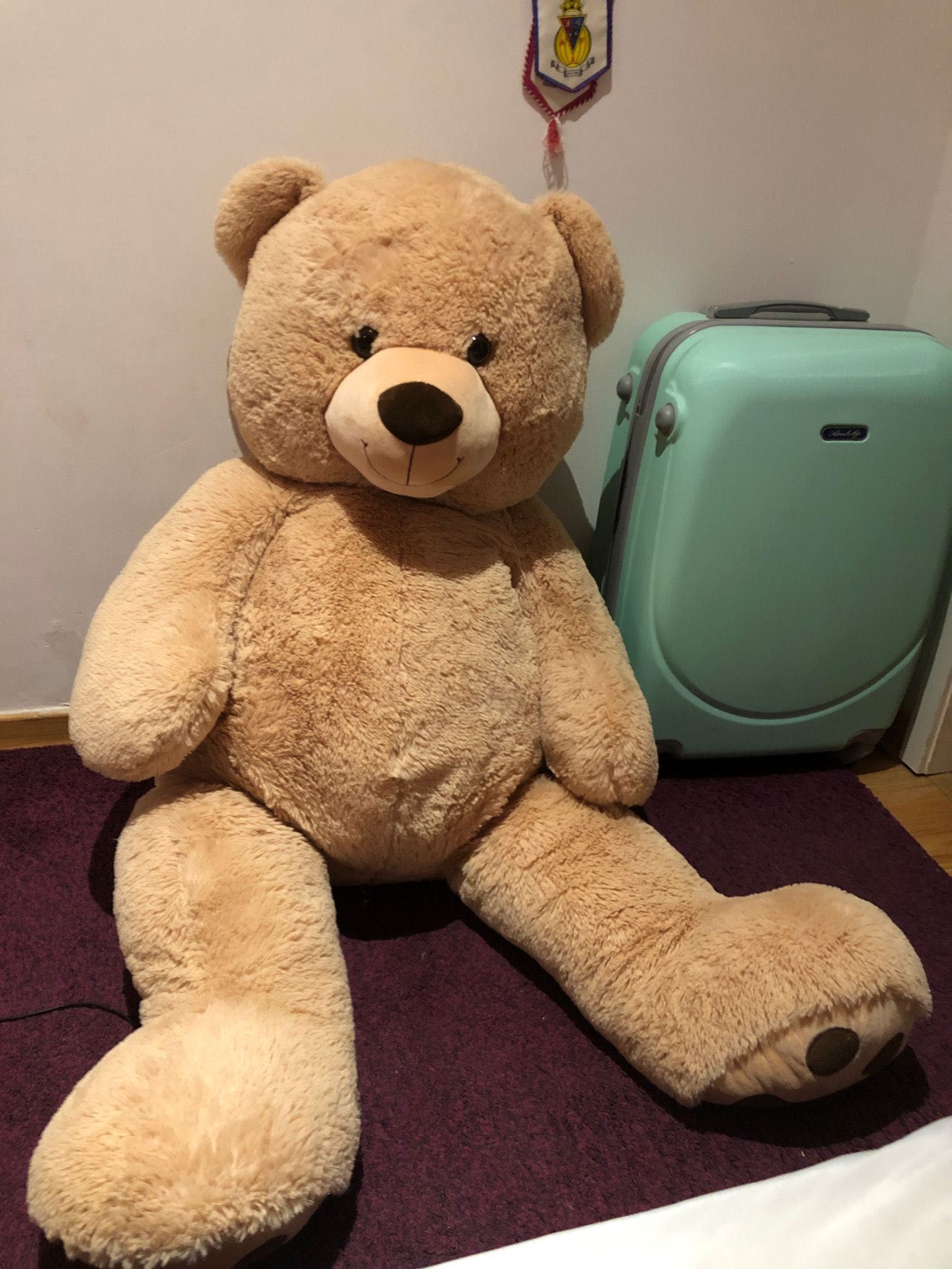 Urso de peluche bege,com 130 cm,como novo.