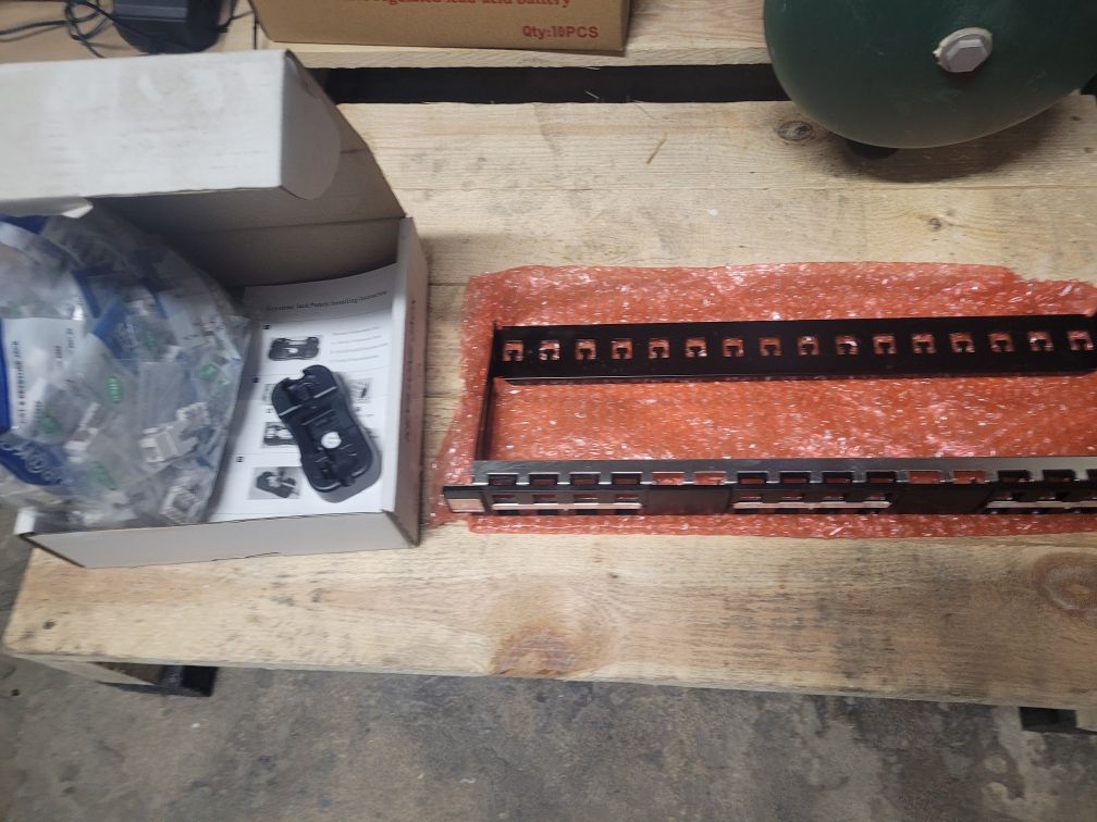 Patch panel keystone 1x24 1U 19" + 50 szt gniazdo RJ45 keystone