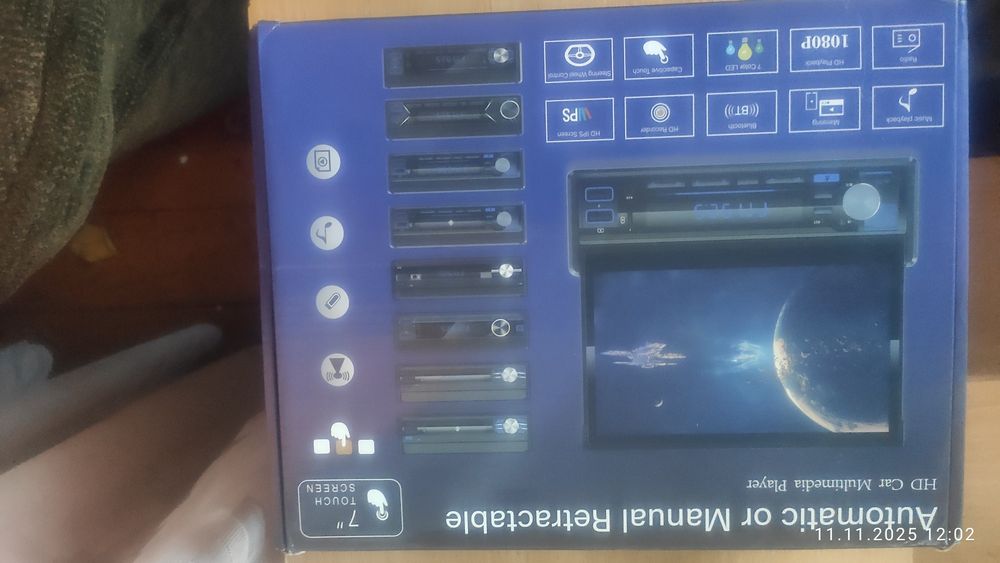 Магнітола з виїзним екраном