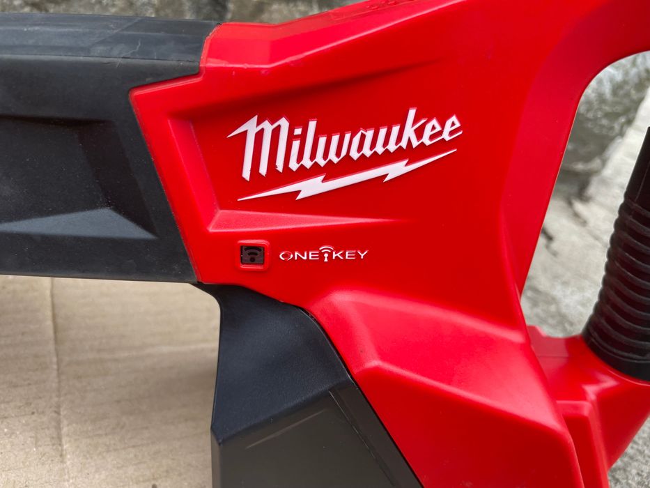 Milwaukee M12 PL/акумуляторний локатор мілвоке 12в