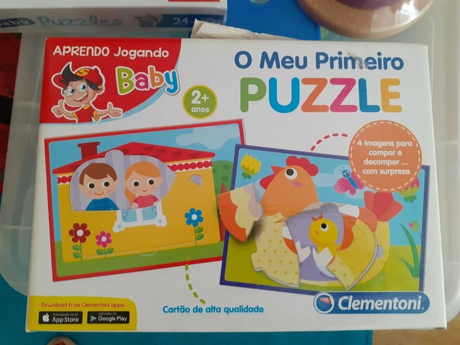 Relógio de madeira e outros brinquedos