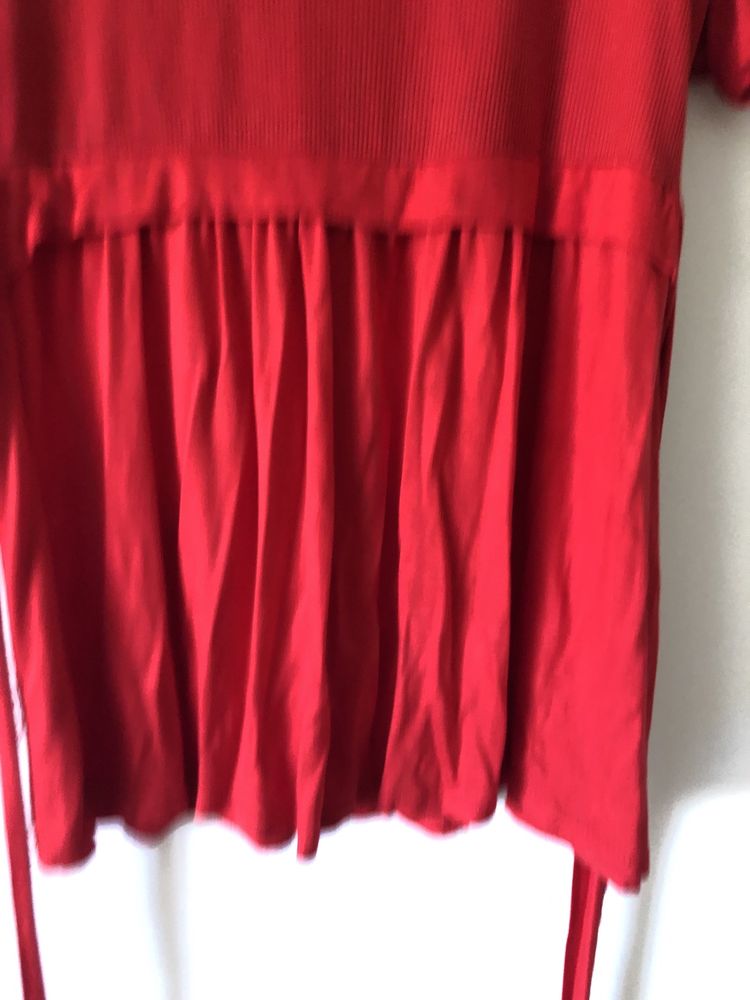 Camisola de gola alta e manga curta em vermelho