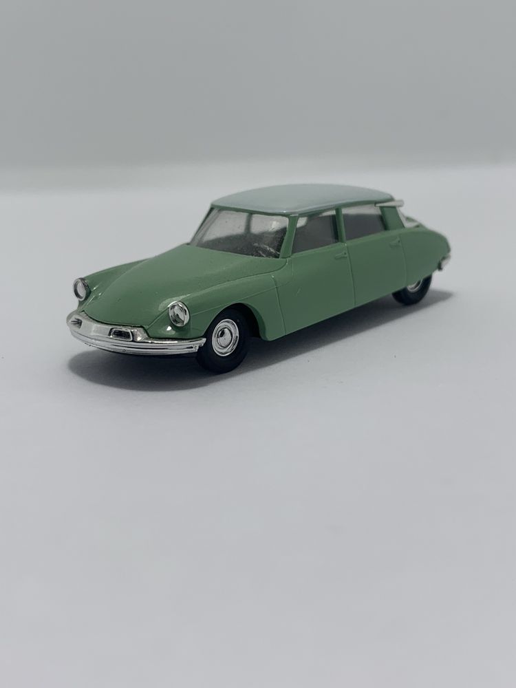 Citroen DS 19 da Busch escala 1/87 *
