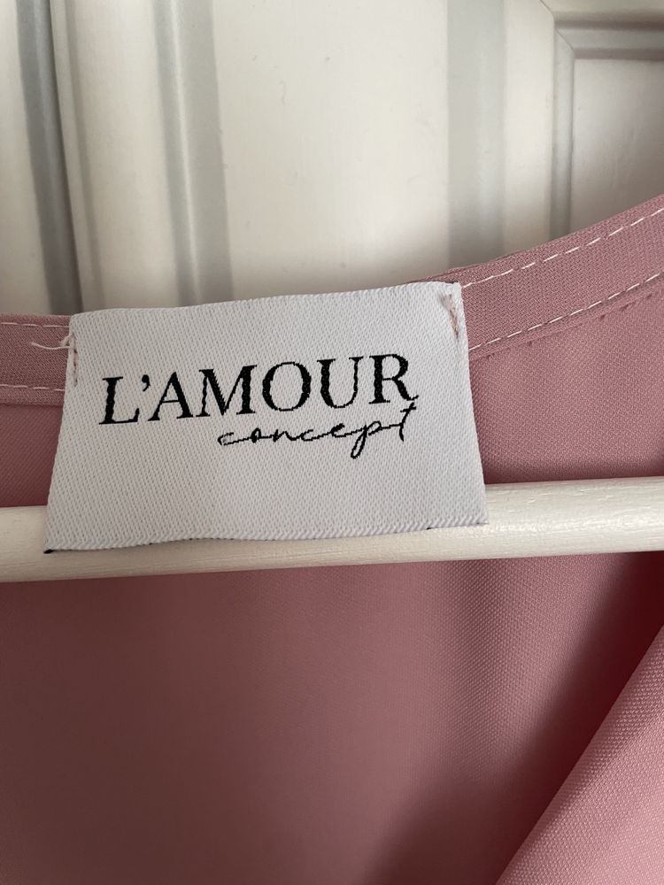 Lekka brudnoróżowa sukienka Lamour Boutique