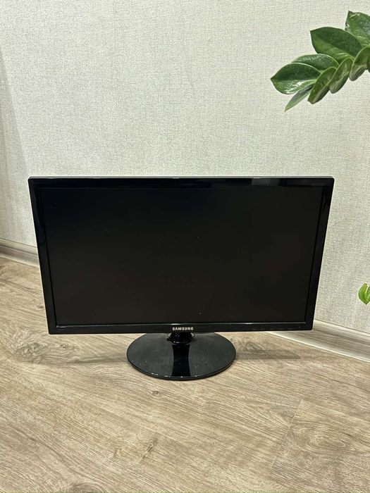 Монітор в хорошому стані