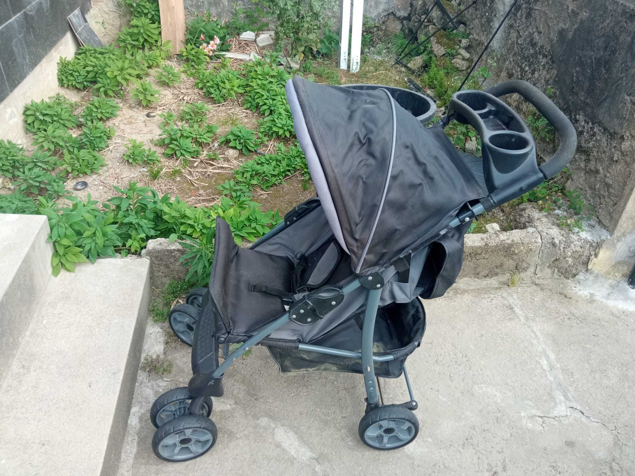 Cadeira, cadeira auto e cesto de bebé