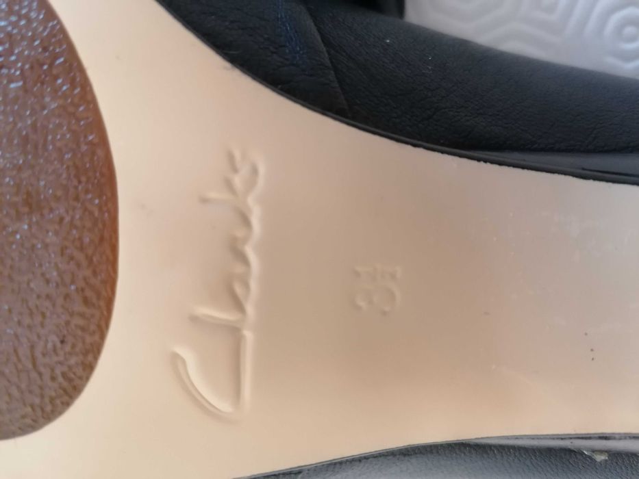 Sapatos pretos CLARKS 35, novos