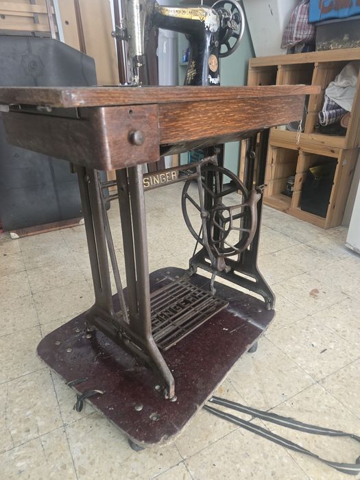 Máquina  de costura  singer