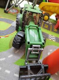 Bruder traktor John Deere z przyczepą