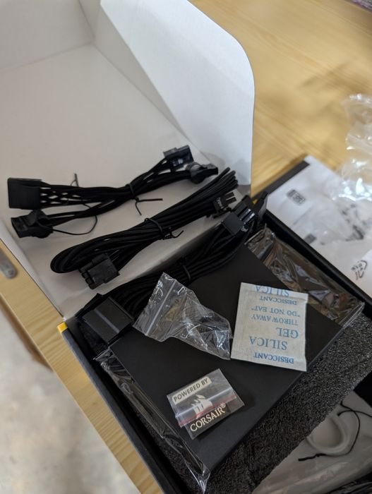 Caixa + cabos de fonte de alimentação Corsair SF750