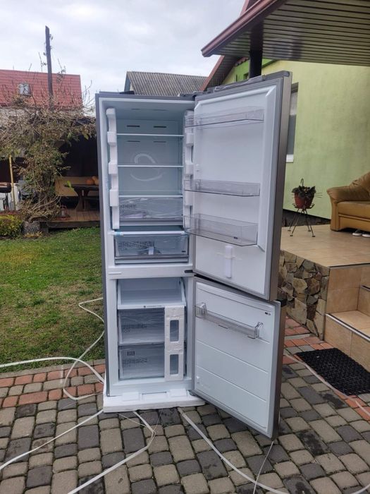 Хололильник Midea ноуфрост . Висота 185 см. Новий.