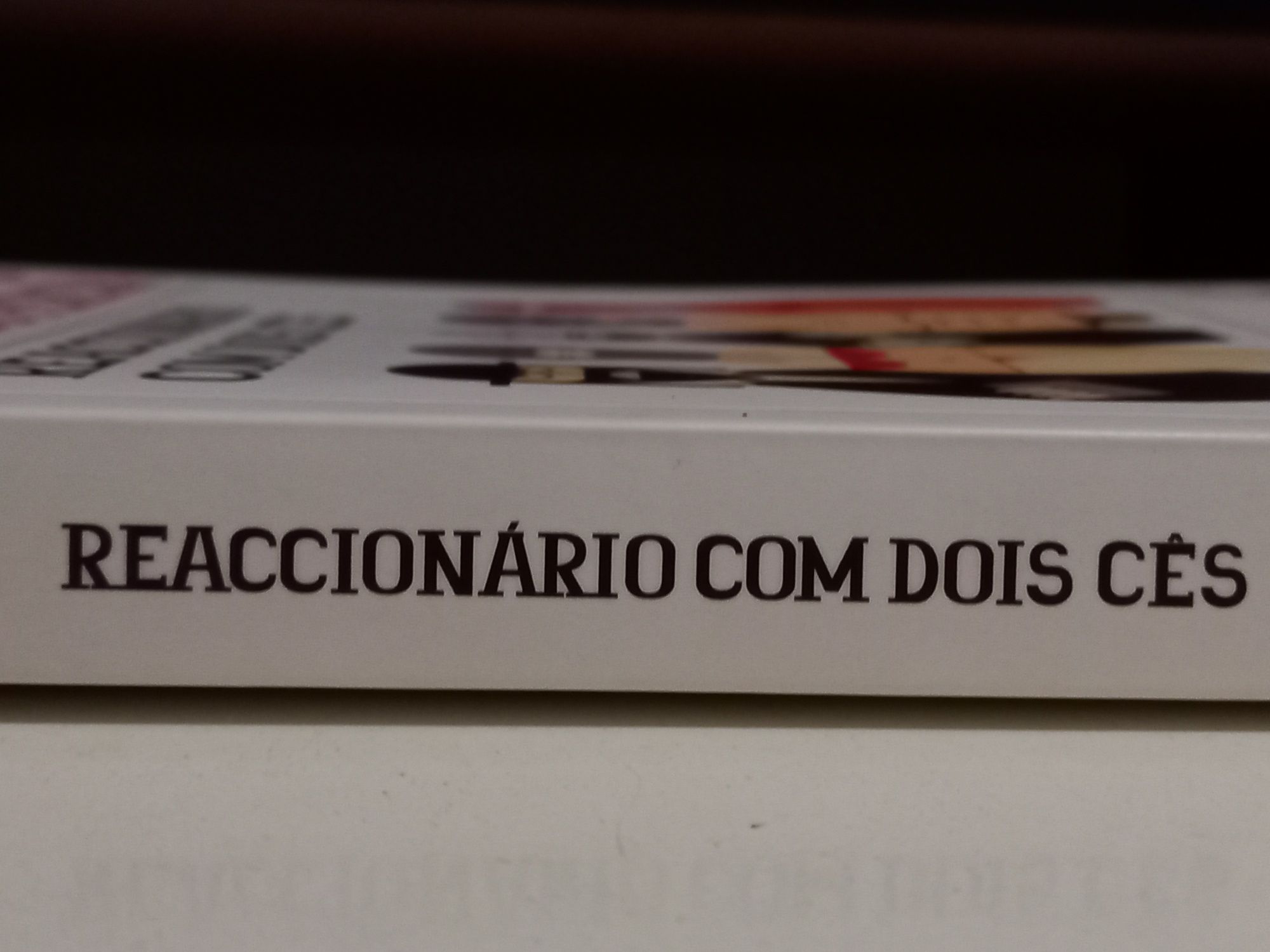 Livro "Reaccionário Com Dois Cês" de Ricardo Araújo Pereira