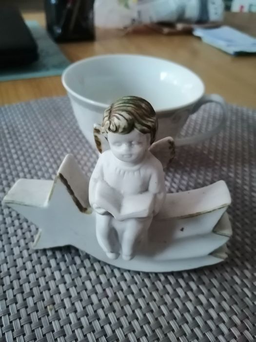 Figura anioła z porcelany