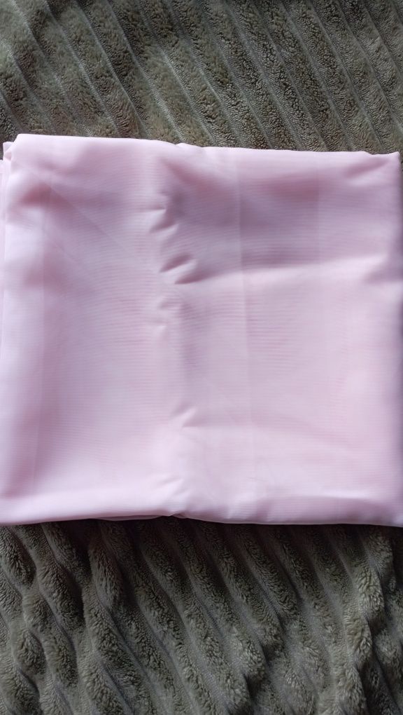 Tiul na oknie

Kolor: jasnoróżowy

Rozmiar: 140 x 225 cm

Ilość: 2 szt