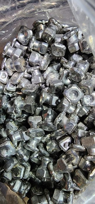 Заводской шип Pirelli