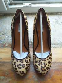 Sapatos de pêlo padrão leopardo GEOX