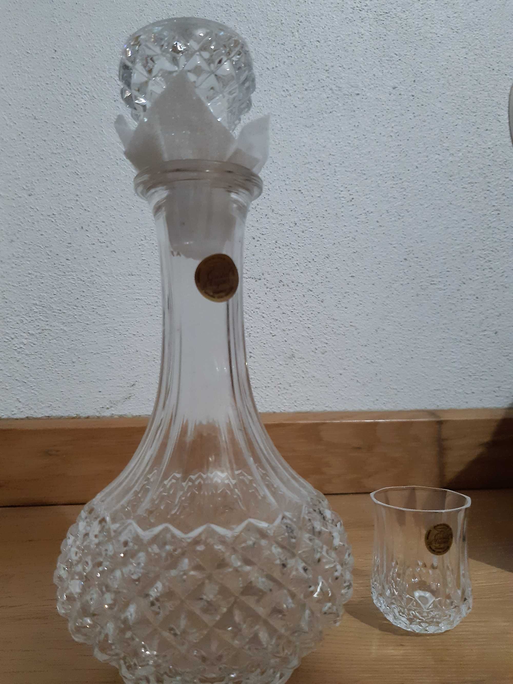 Conjunto garrafa e copos de cristal