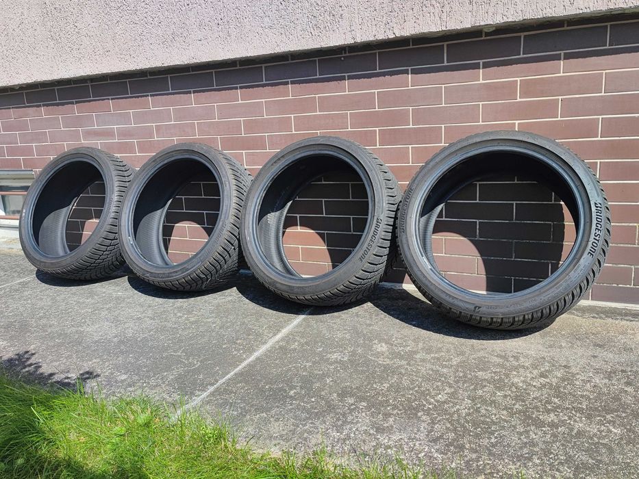 Opony zimowe używane BRIDGESTONE 225/40 R18 (4 szt.)