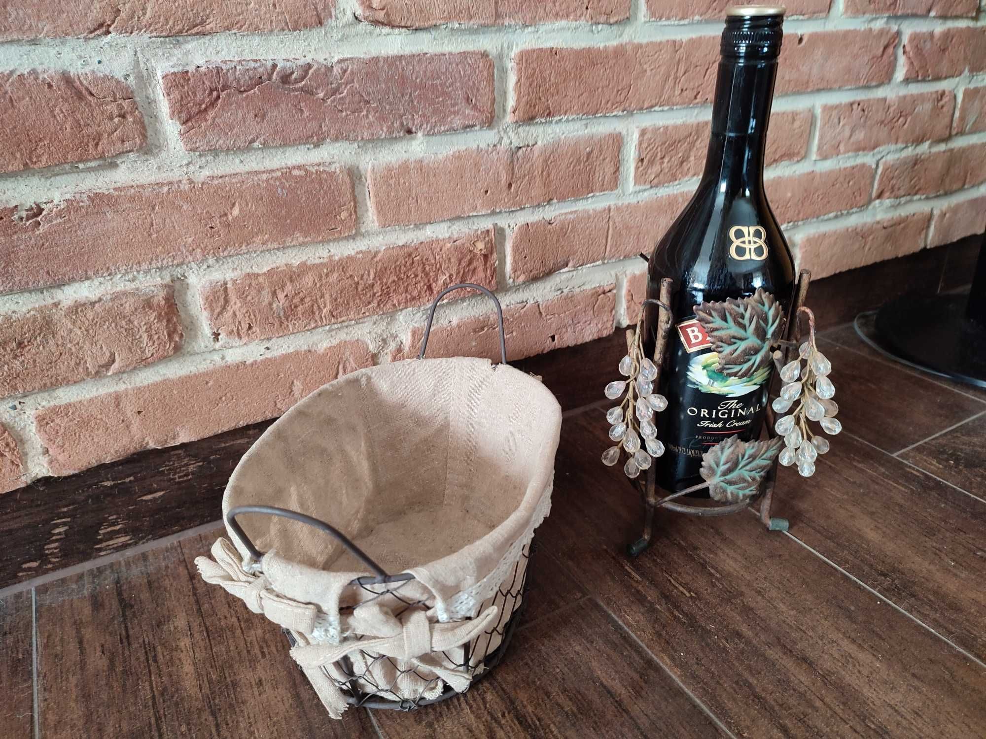 Komplet: ozdobny stojak na wino i koszyczek