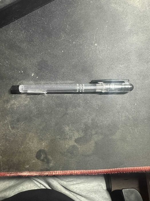 długopis czarny żelowy