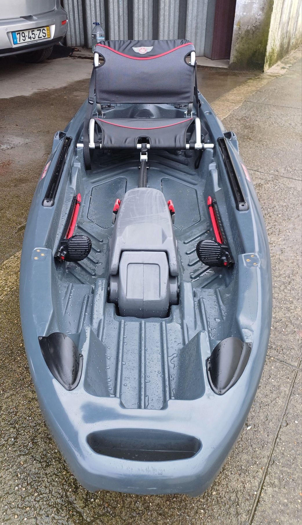 Bateria e motor de pesca. Kayak ja nao esta disponível.