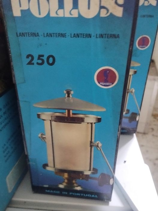 Lâmpadas a gás ainda na caixa