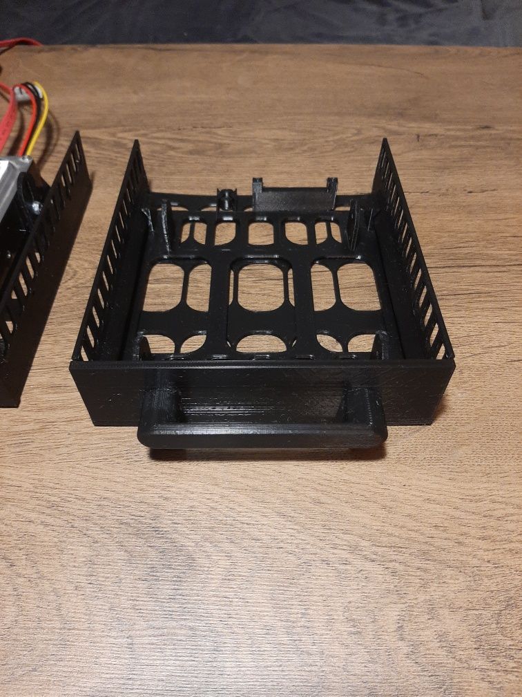 Adapter na dysk 3,5 cala do zatoki 5,25 Wydruk 3D
