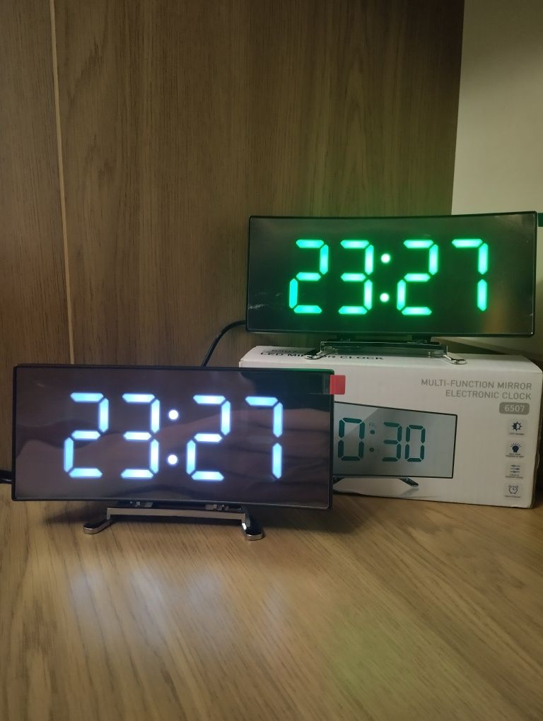 Годинник настільний LED